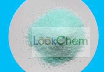 蓝绿色结晶或颗粒