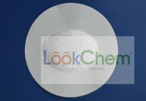 无色柱状或针状晶体