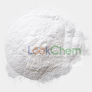 白色粉状
