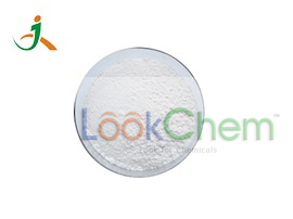 白色结晶粉末，易溶于水