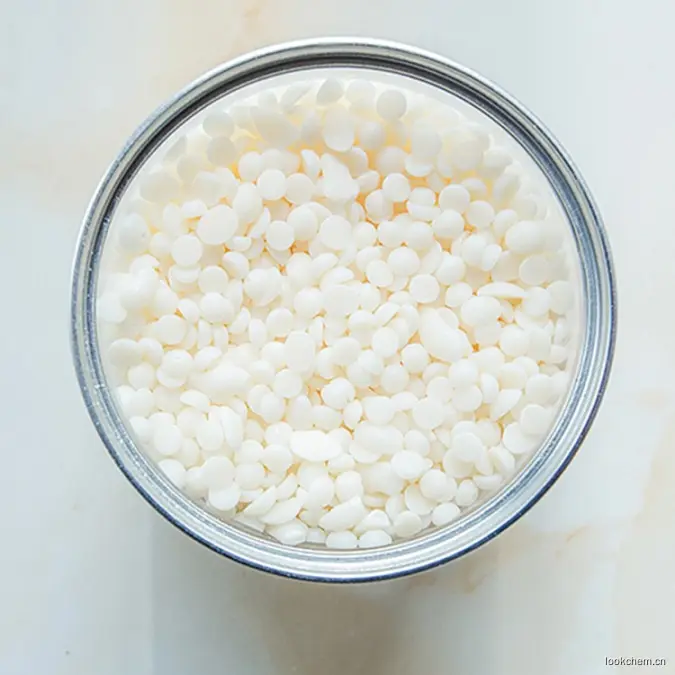  理化性质：为醋状固体，不溶于水，在常温下微溶于有机溶剂，与