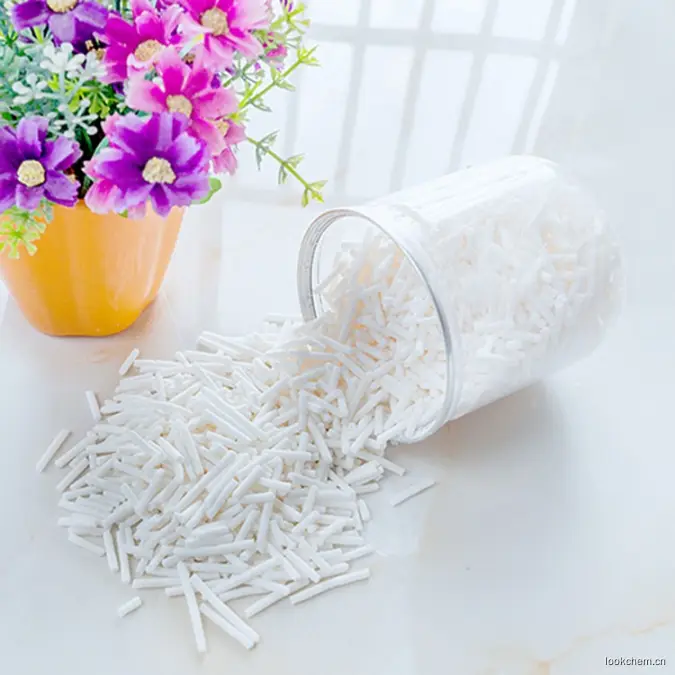  理化性质：为醋状固体，不溶于水，在常温下微溶于有机溶剂，与