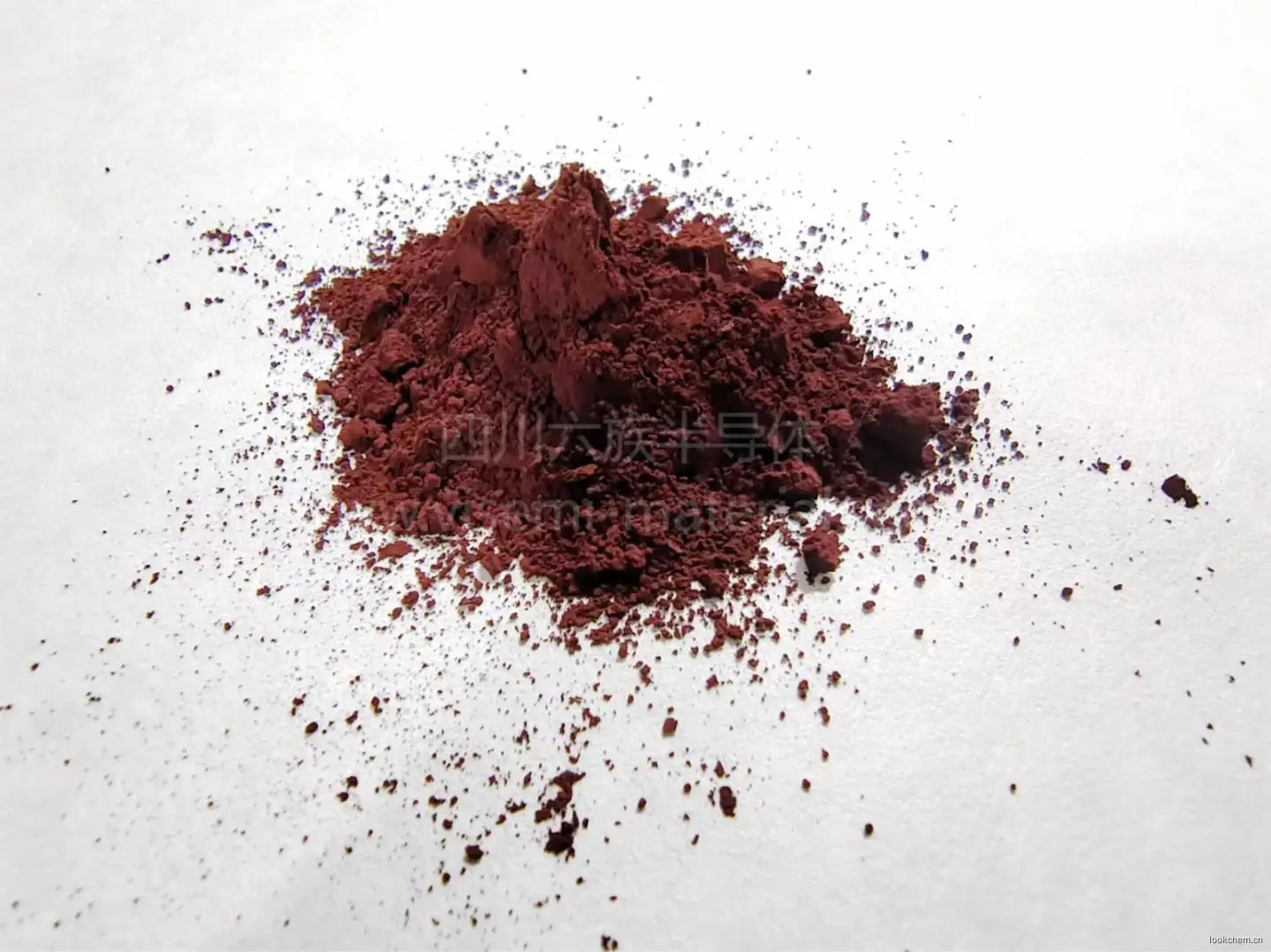 三氧化二铁

分子式:Fe2O3

颜色：红色粉末

CAS