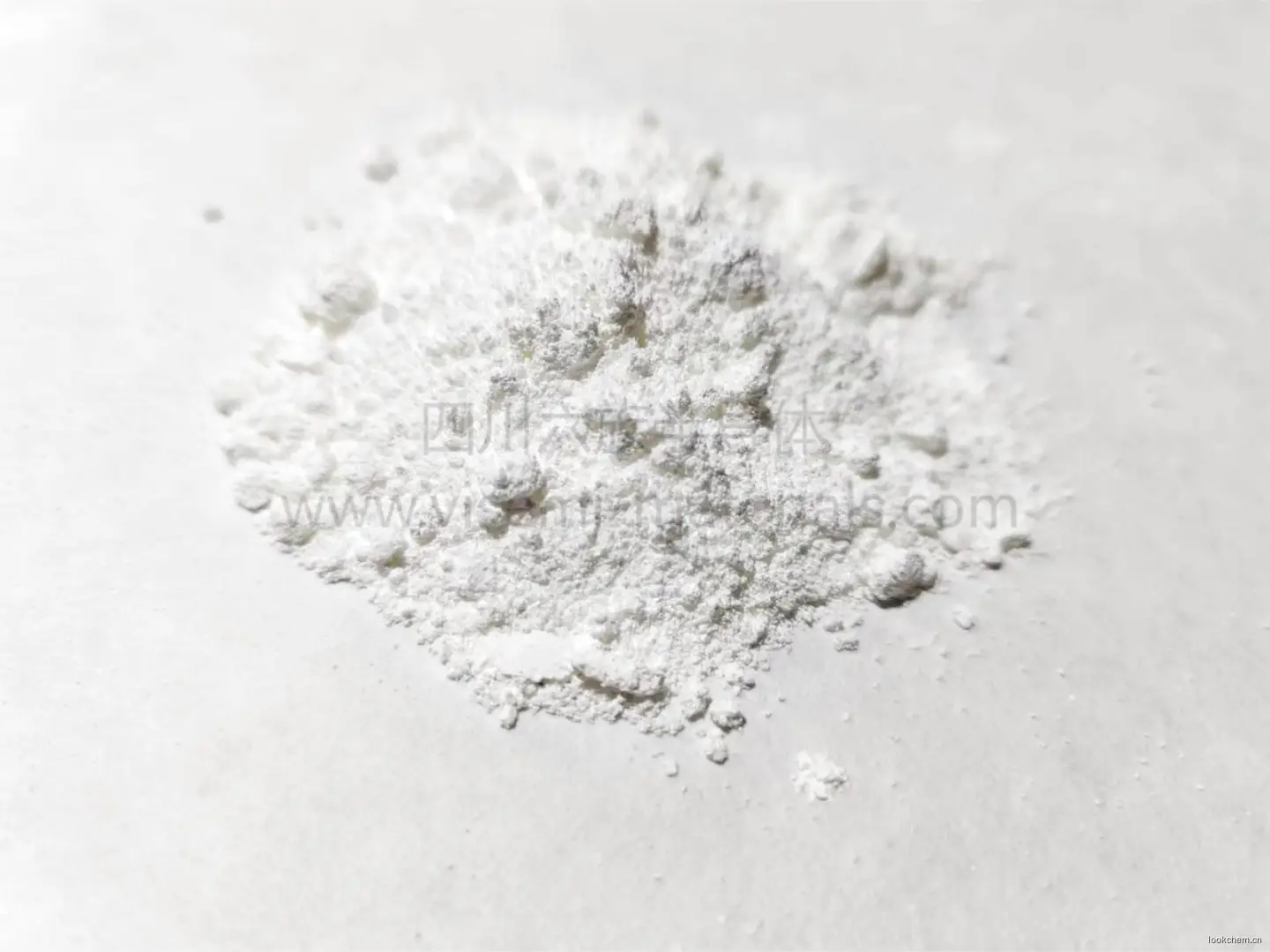 三氧化二锑

分子式:Sb2O3

颜色：白色粉末

CAS