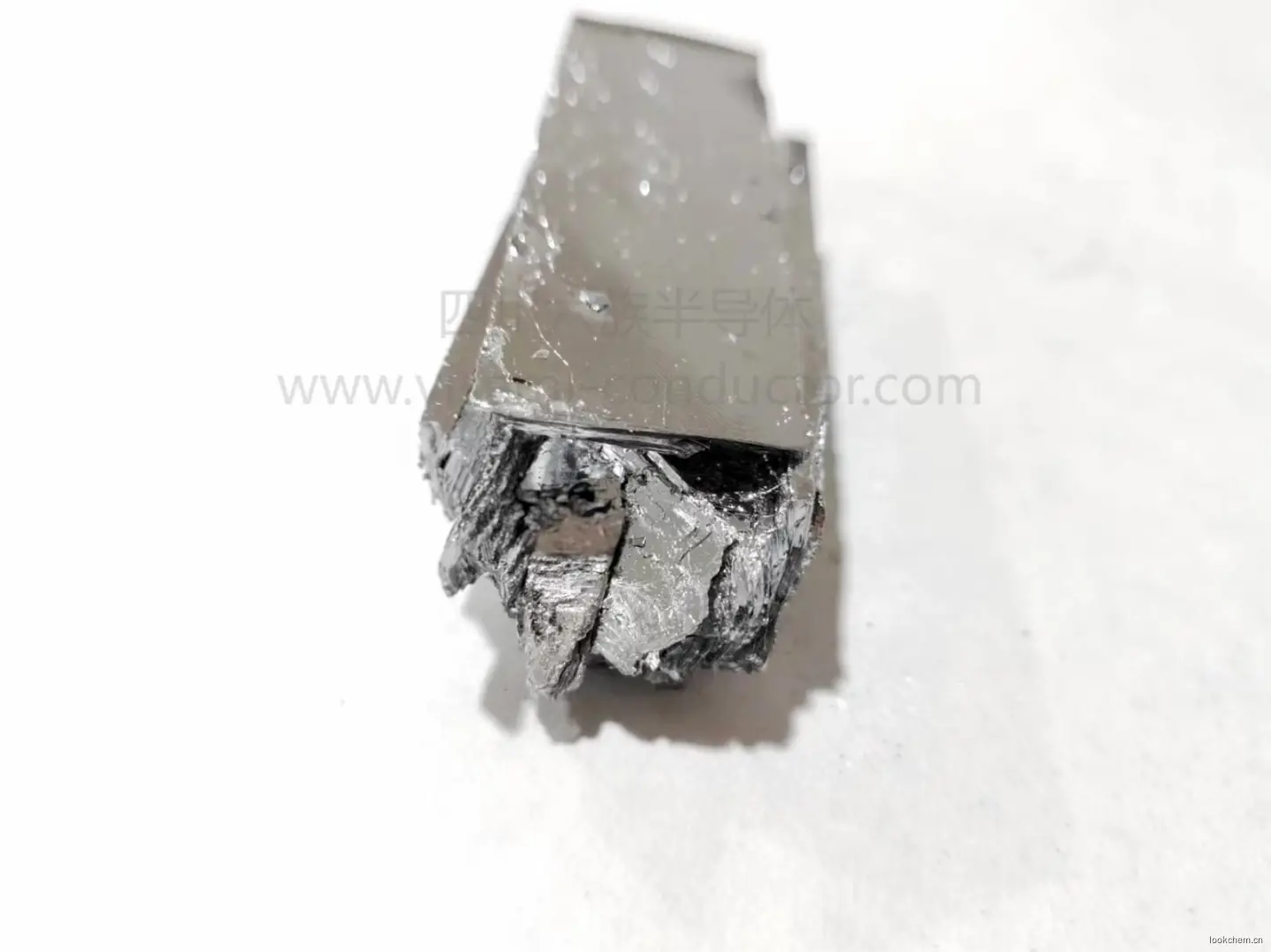 三碲化二锑

分子式:Sb2Te3

颜色：银白色

CAS